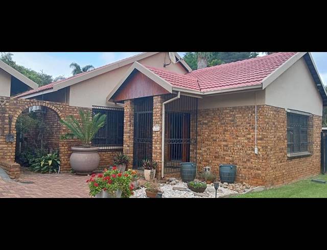 3 BEDROOM HOUSE FOR SALE IN THERESAPARK